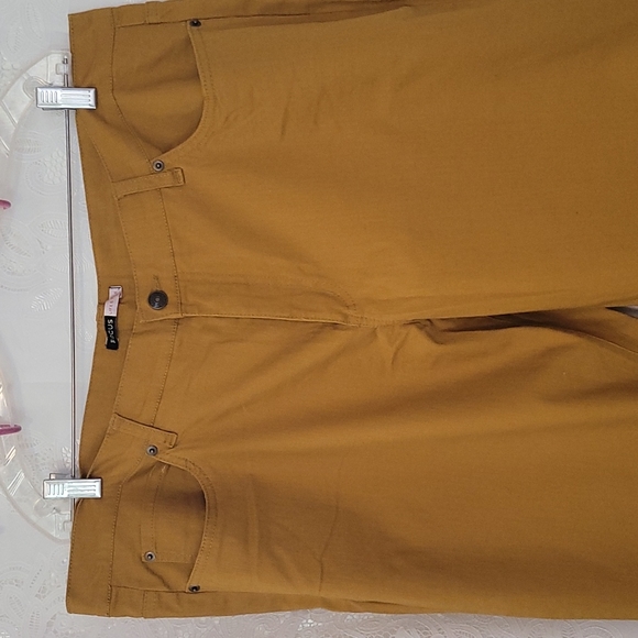 New Jeans - Picture 2 of 4